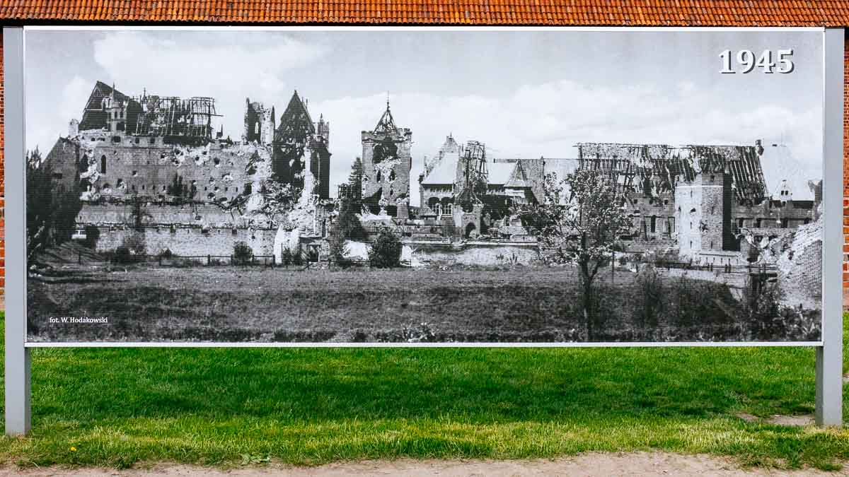 1945-poster-malbork